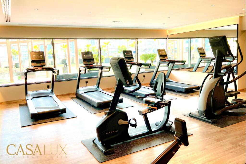 Lovely Big Studio W/ Burj Khalifa View In Downtown ドバイ エクステリア 写真