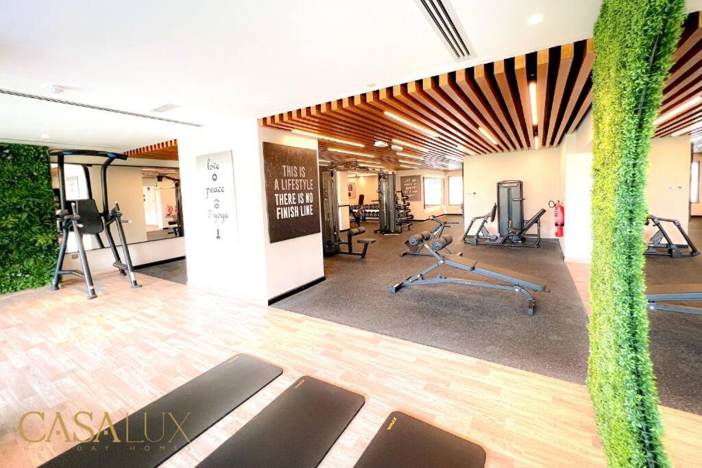 Lovely Big Studio W/ Burj Khalifa View In Downtown ドバイ エクステリア 写真